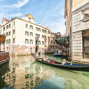 Apartment Casanova Fenice - Canal View, Venice